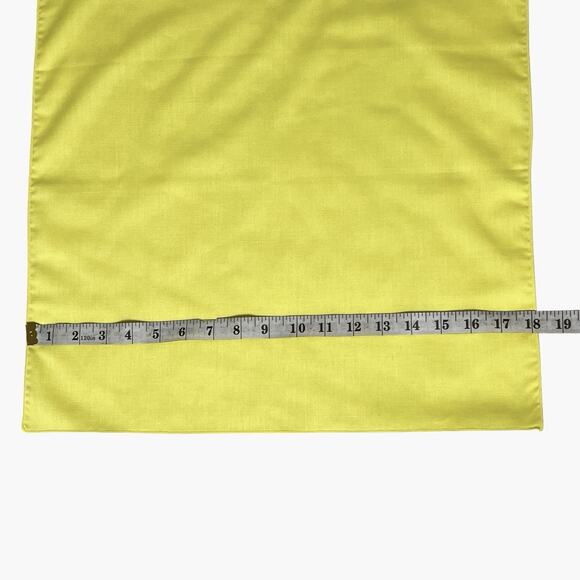 Cloth Dinner Napkins Lot of 4 Bright Yellow Square 18 Inch Soft Fabric - Picture 6 of 6